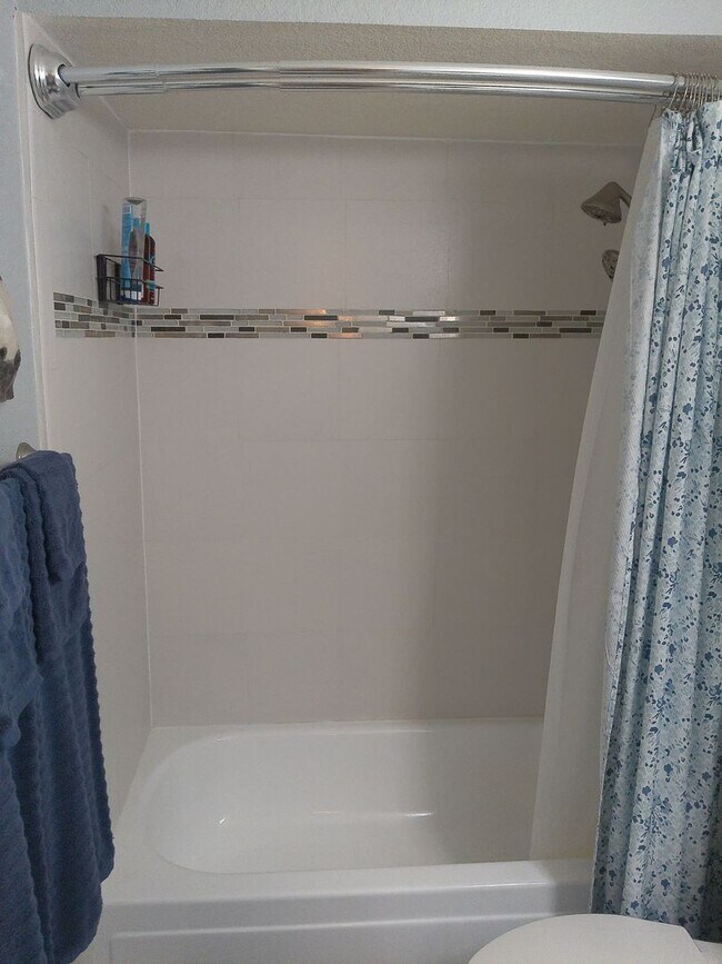 Building Photo - Beautiful updated condo in Los Lagos Upstairs unit.