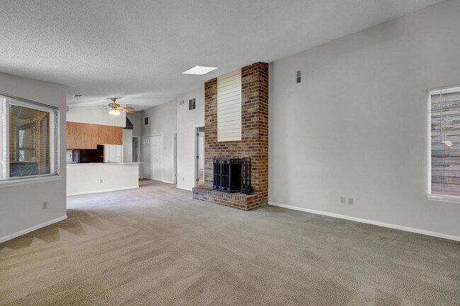 Building Photo - "Charming 2-Bedroom Townhouse in Colorado ...