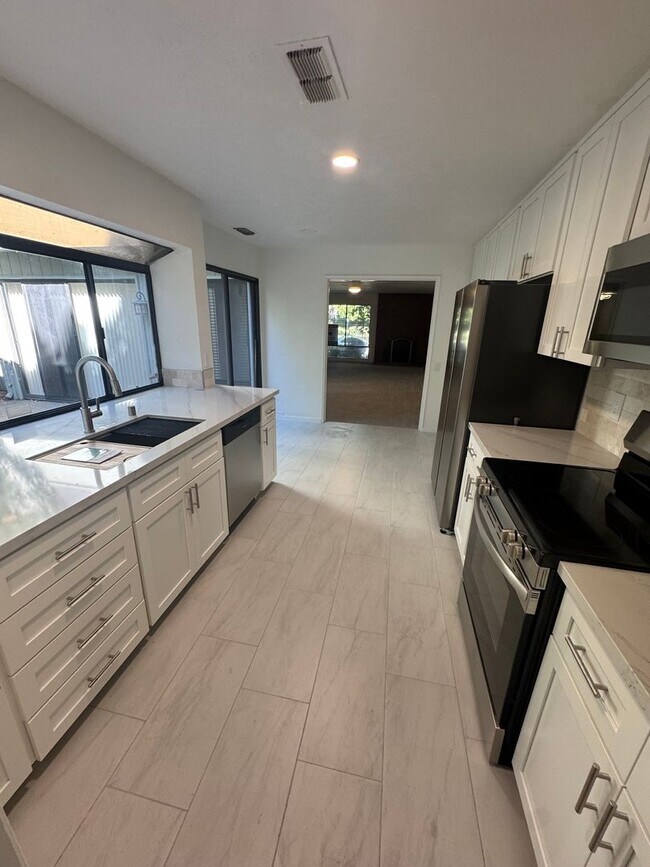 Building Photo - BEAUTIFUL 2 STORY CONDO IN THE CAMPUS COMM...