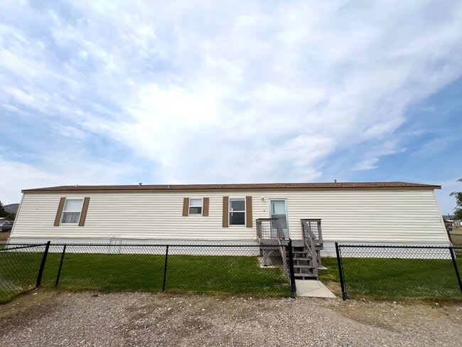 Building Photo - Pet Friendly 3 Bed 2 Bath Mobile Home in t...