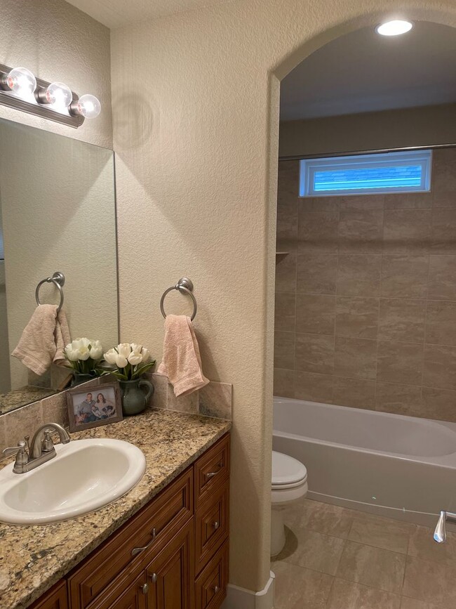 Building Photo - Beautiful 4 Bed 3 Bath House in Northeast Fort Collins!