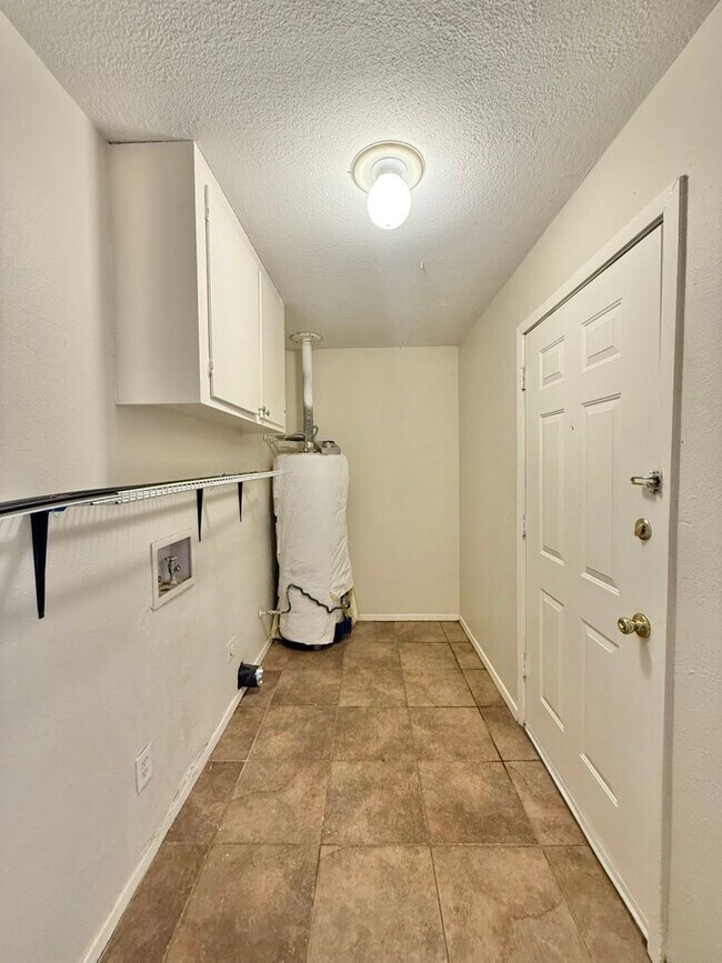 Building Photo - 4614/4616 Edinburgh SERIES 75