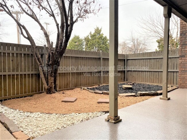 Building Photo - 11431 Springhollow Rd