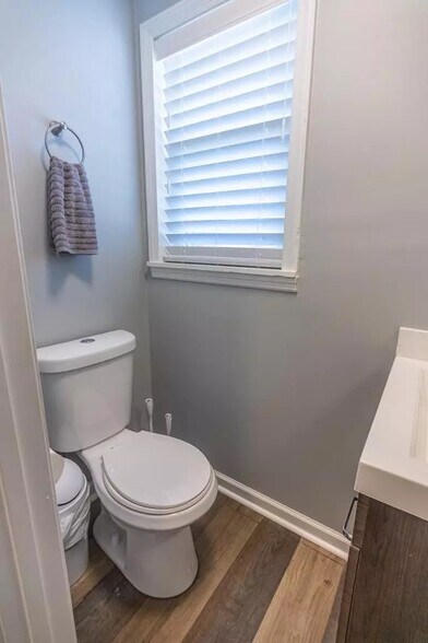 Building Photo - 614 Camellia St NE