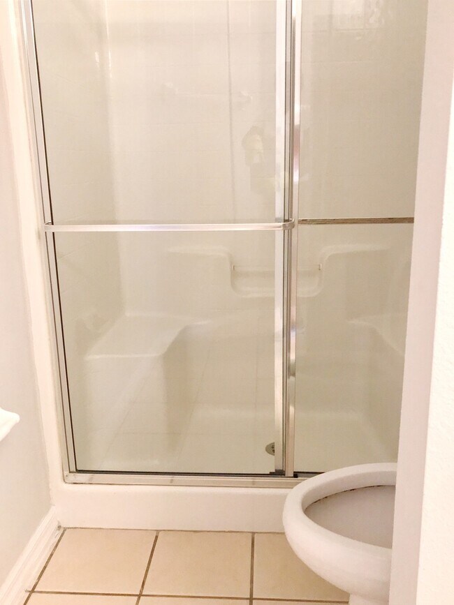 Building Photo - GREAT 3/2 HOME IN WATERSIDE SOUTHEAST ORLANDO