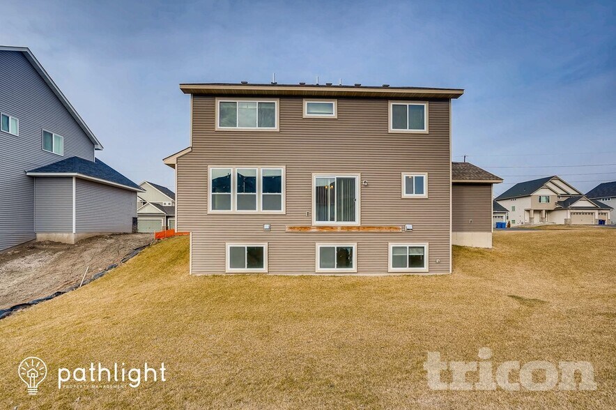 Building Photo - 16043 Estate Ln