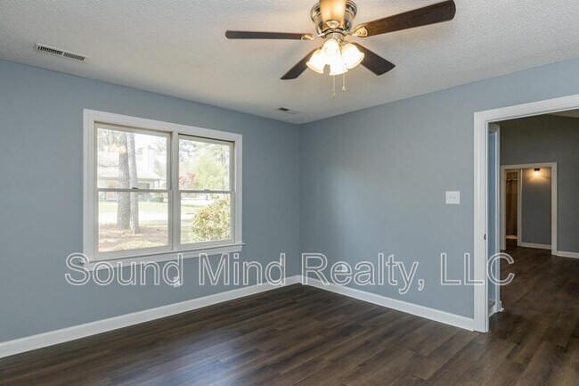 Building Photo - 2145 Tanglewood Rd