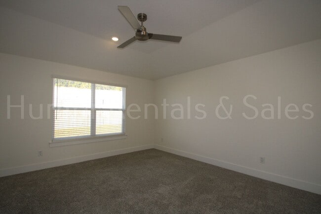 Building Photo - Newer Modern Cove 4 Bedroom