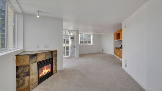 Building Photo - 2bd/1.75ba Bellevue Condo