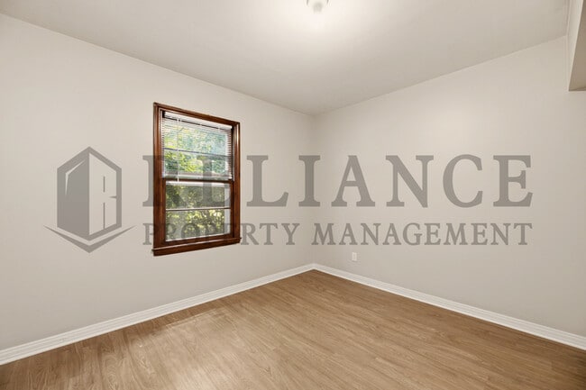 Building Photo - 2917 S Walnut St