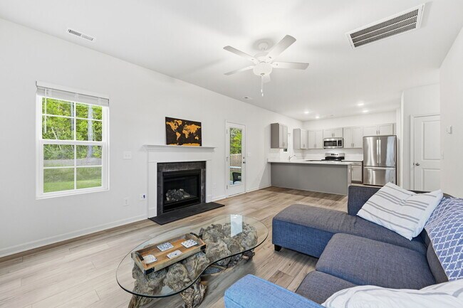 Building Photo - 305 Ruby Baird Dr