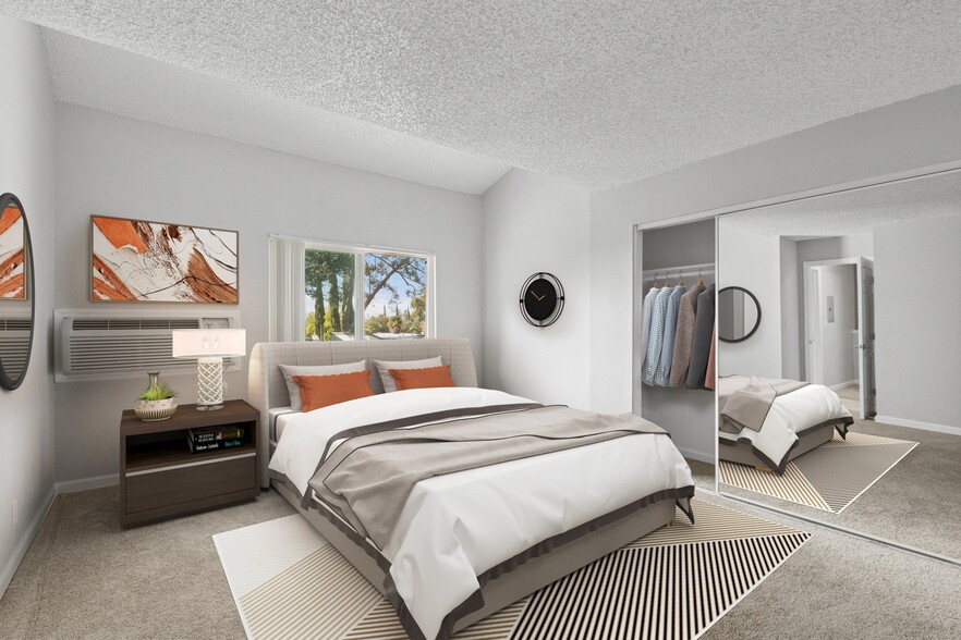 Building Photo - Trailview