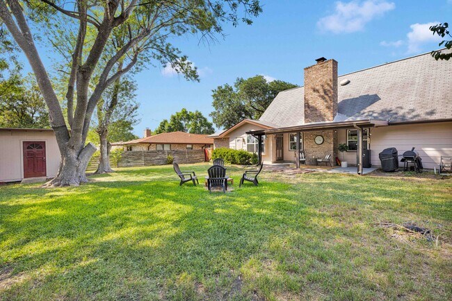 Building Photo - Discover Old World Charm in Northern Hills!