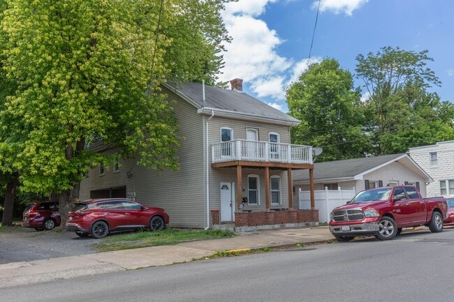Building Photo - 323 S Raleigh St