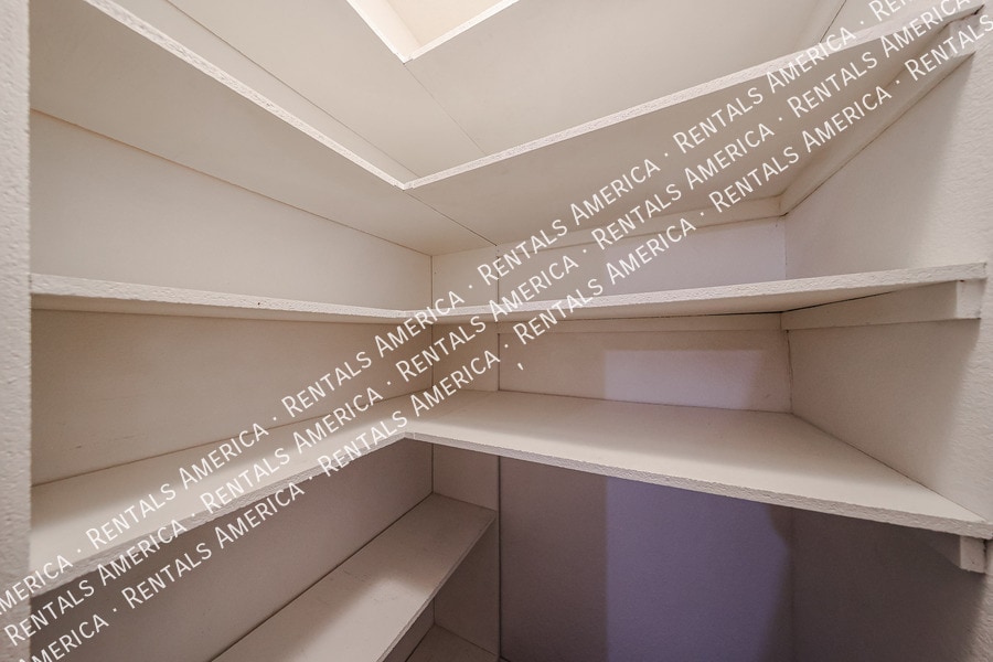 Building Photo - 6126 E Juniper Ave