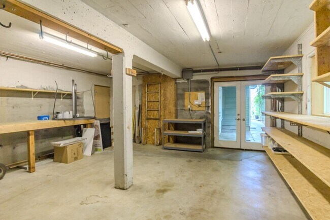 Building Photo - 4Bd/4Ba Seattle Home