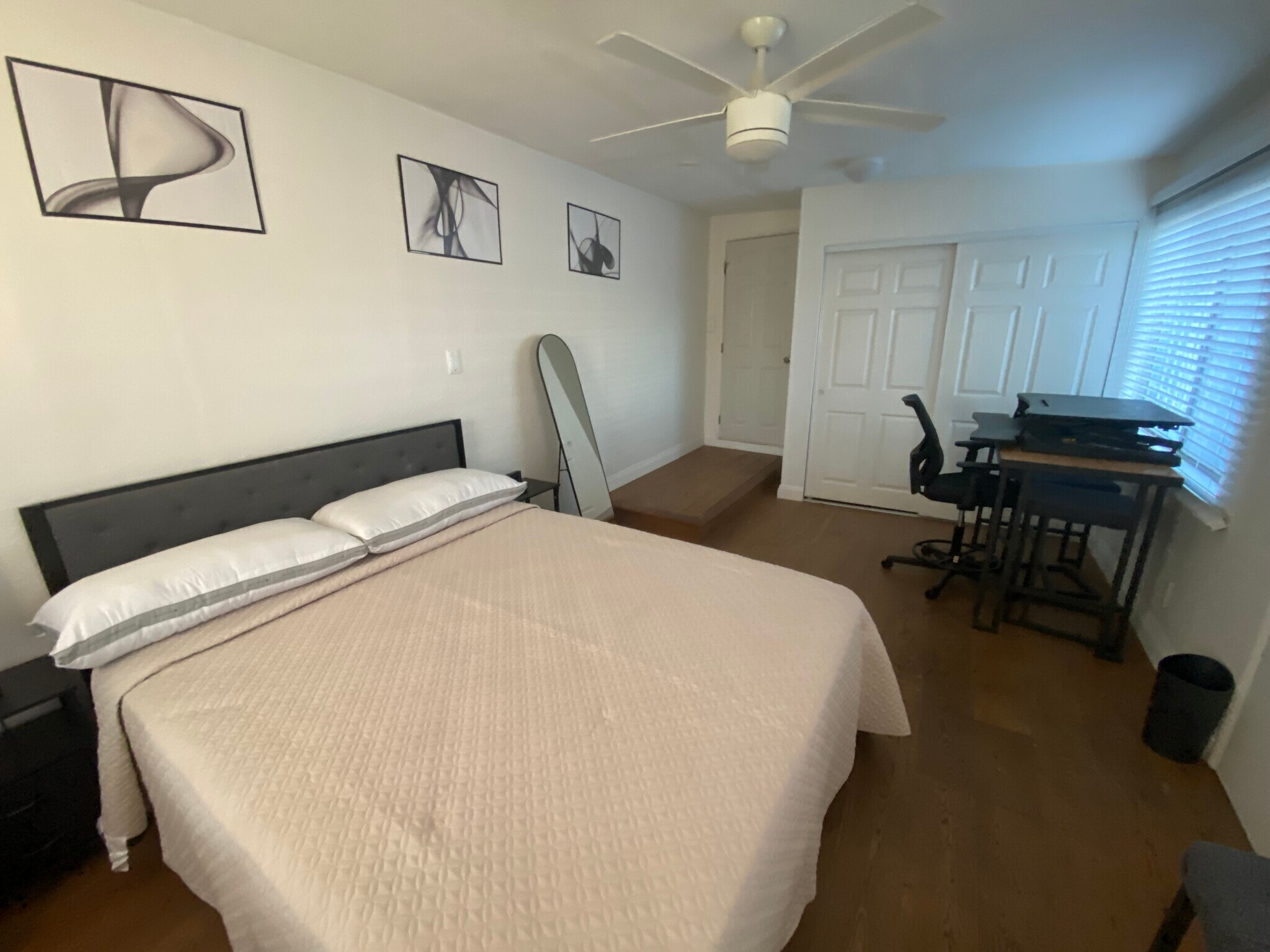 Building Photo - 636 E 121st Pl