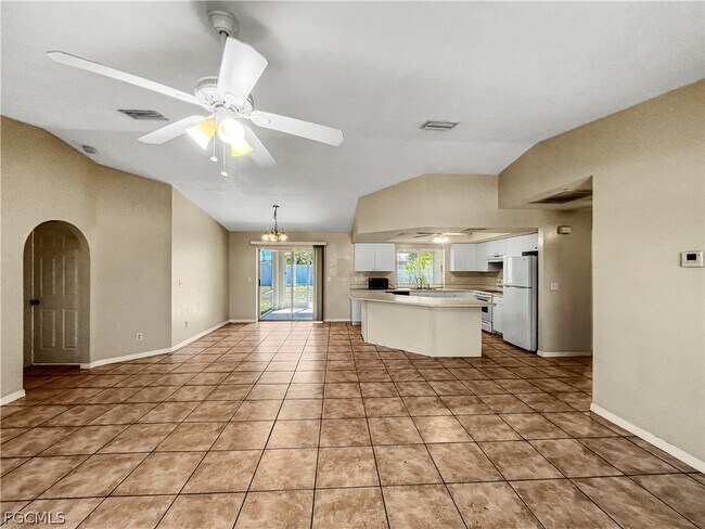 Building Photo - 208 SE 17th St