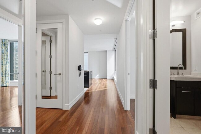 Building Photo - 1414 S Penn Square