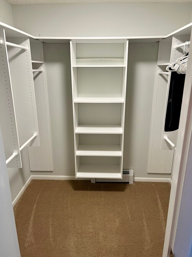 Building Photo - 2685 Green Meadows Dr