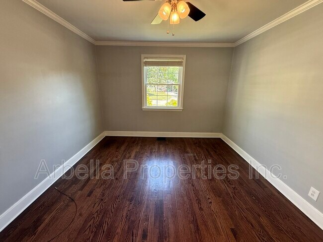 Building Photo - 1437 Valley St