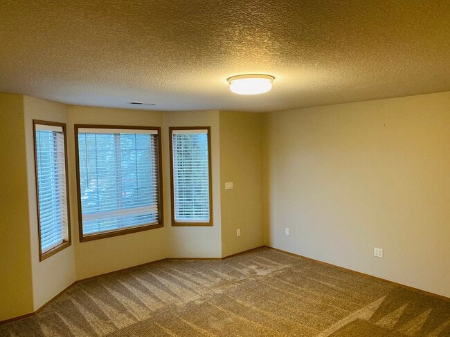 Building Photo - Nicely Updated Large Home w/ Pool!