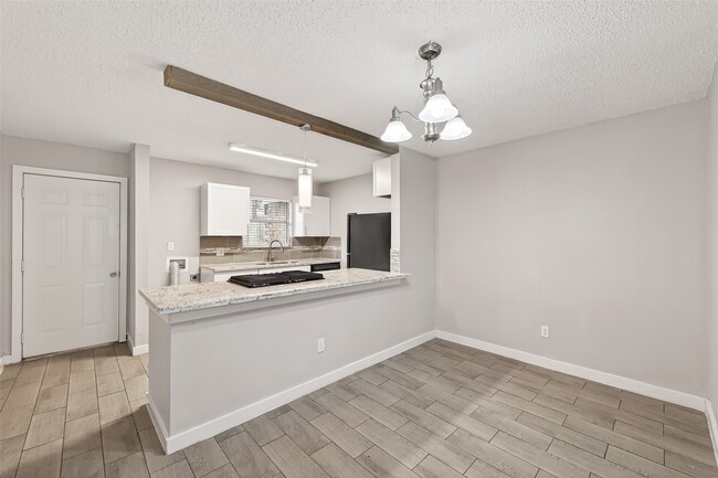 Building Photo - 1230 Shadowdale Dr