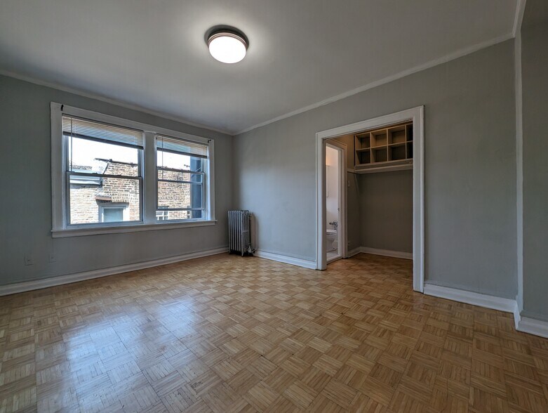 Building Photo - 705 W Belmont Ave