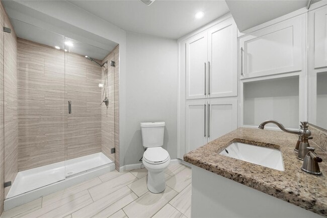 Building Photo - 6014 E University Blvd