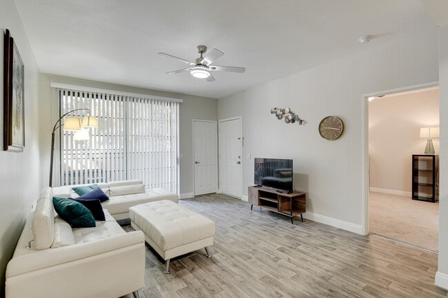Building Photo - FURNISHED OR UNFURNISHED 2 BED 2 BATH NEAR...
