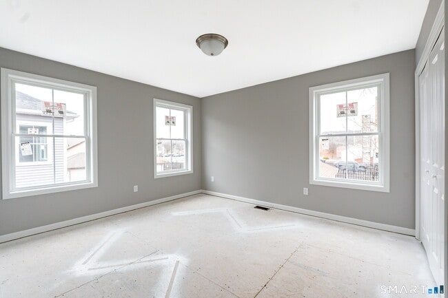 Building Photo - 23 Hall Ave