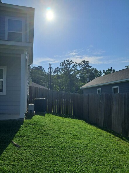 Building Photo - 15834 Beechnut Dr