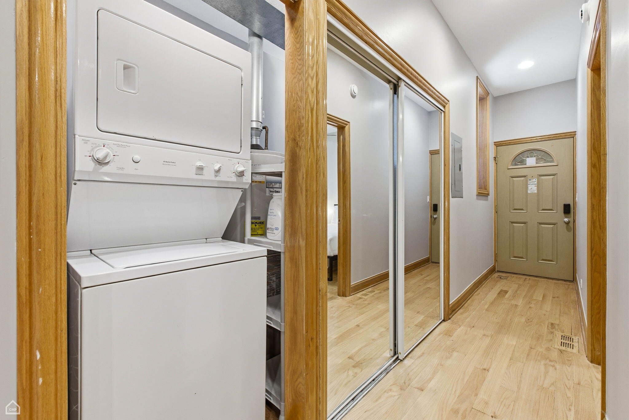 Building Photo - 1353 S California Ave