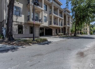 Building Photo - LOCATION. LOCATION. LOCATION. 2BR/3BA Cond...
