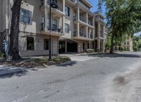 Building Photo - LOCATION. LOCATION. LOCATION. 2BR/3BA Cond...