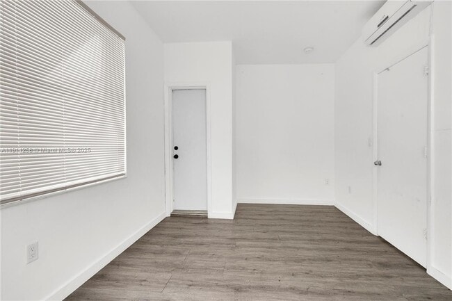 Building Photo - 402 NW 12th Ave