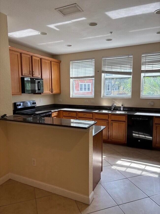 Building Photo - 590 Amador Ln