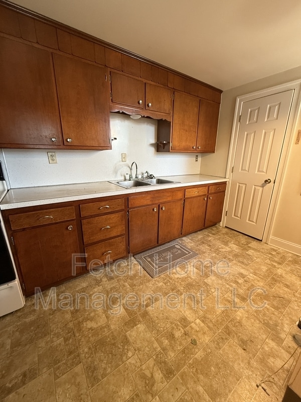 Building Photo - 243 Old Leacock Rd