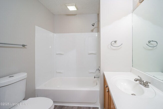 Building Photo - 4008 Willowview Blvd