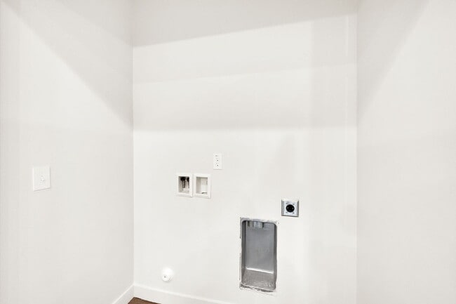 Building Photo - First Month Rent FREE