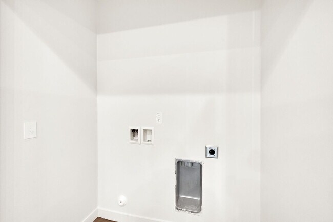 Building Photo - Welcome to Morrelli Apartments-2 MONTHS RENT FREE!