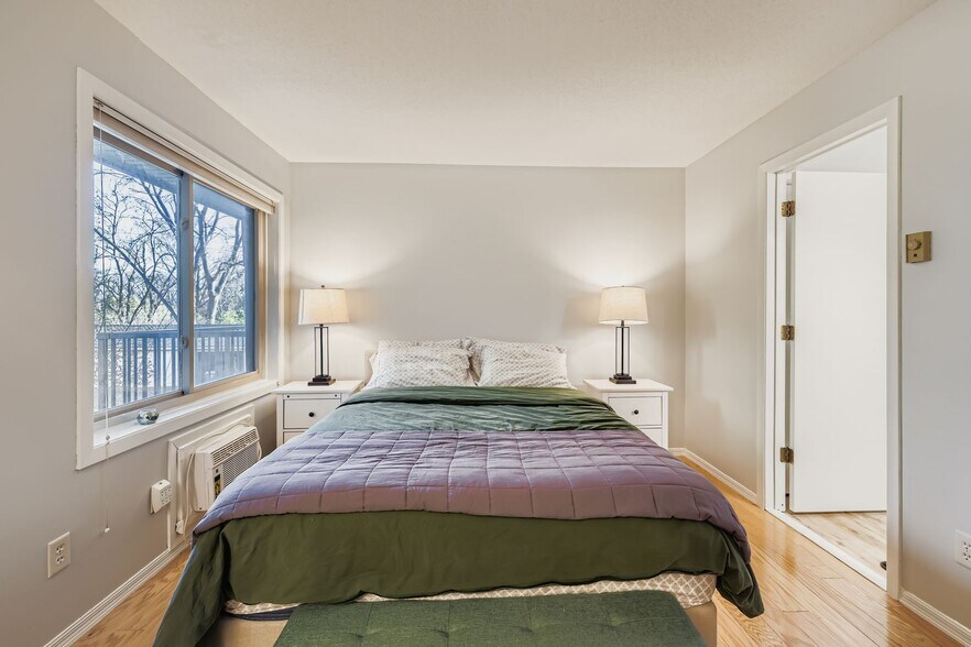 Building Photo - 2250 Ridge Dr