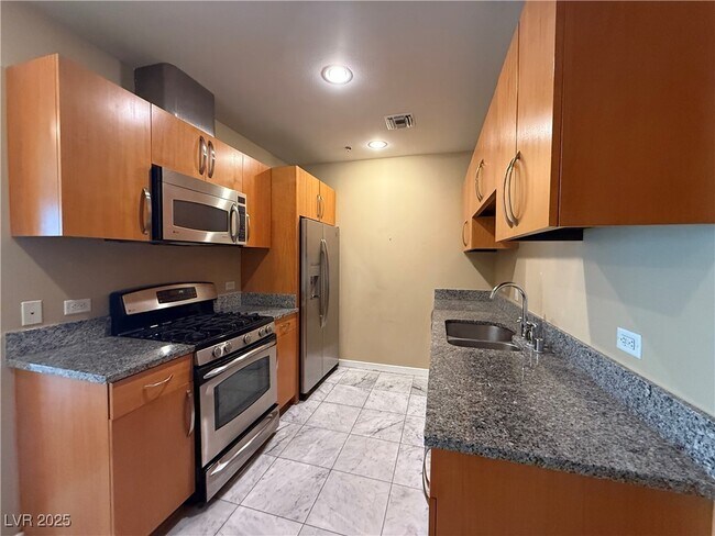 Building Photo - 4575 Dean Martin Dr