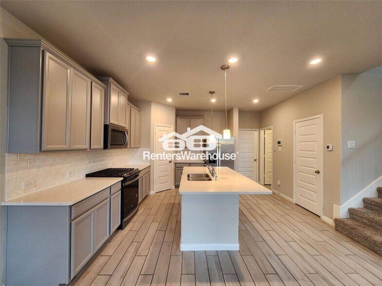 Building Photo - 1513 Lakeline Oak Dr