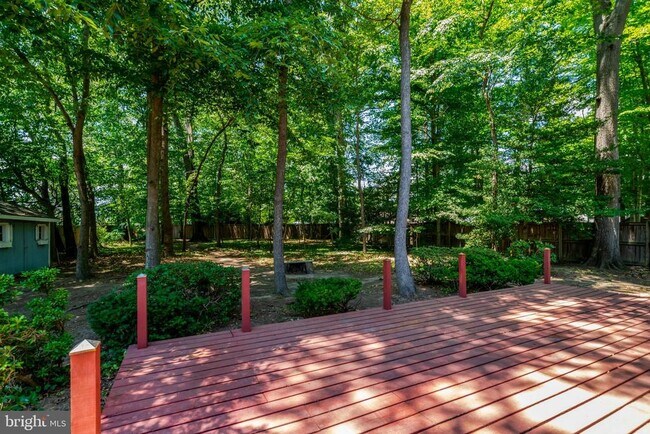 Building Photo - 8236 Governors Ct