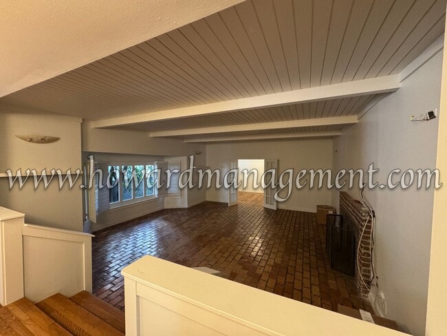 Building Photo - Private and Cozy 4 Bedroom Home located in...