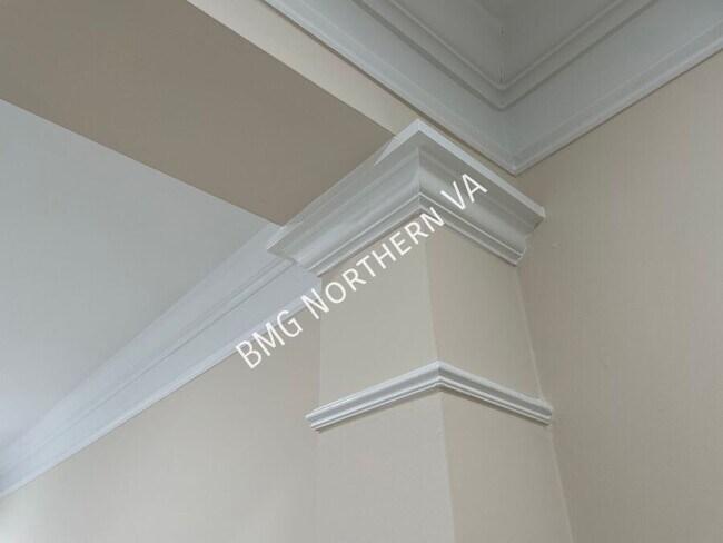 Building Photo - 22525 Maison Carree Square