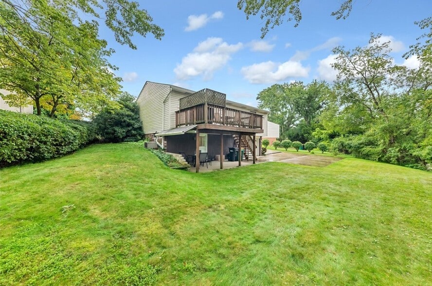 Building Photo - 236 Cresthaven Ln