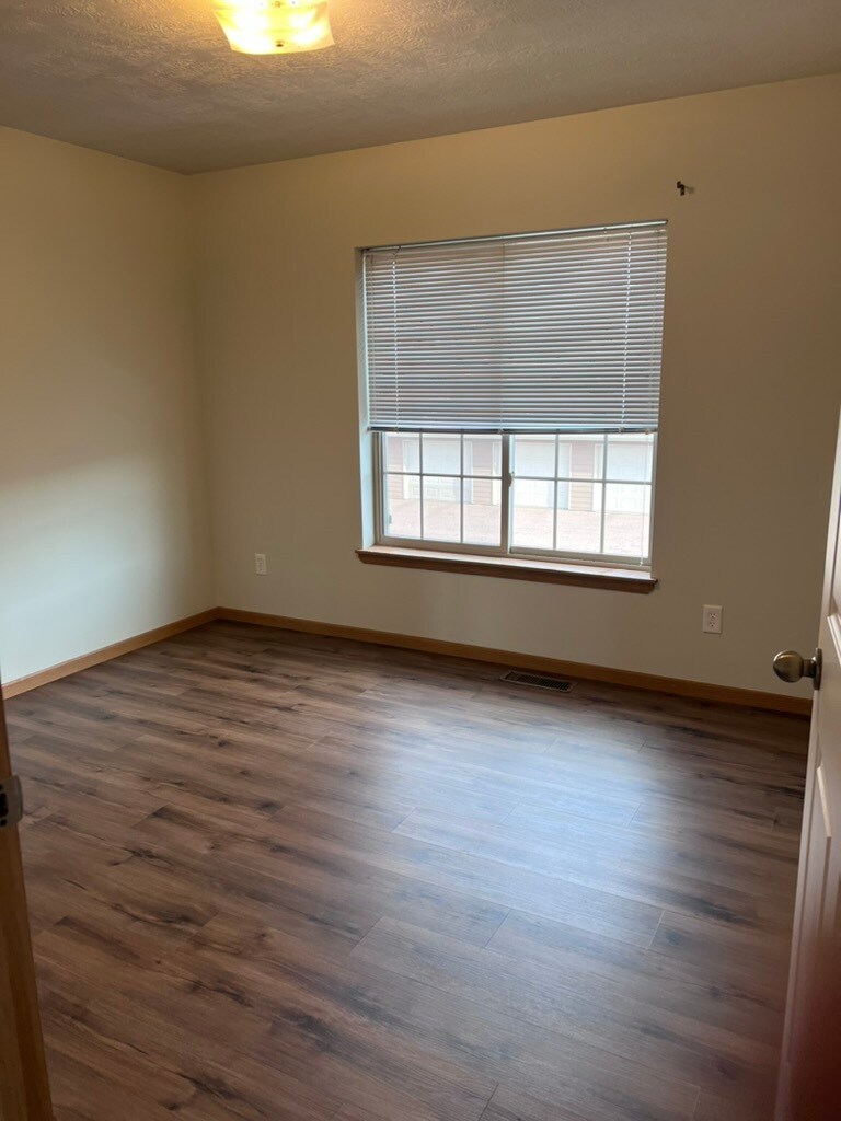 Building Photo - 4924 S Klein Ave