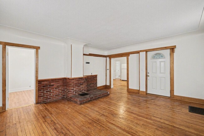 Building Photo - 8009 E Bristol Rd